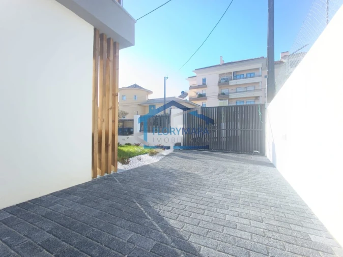 Moradia T4 para Venda em São Domingos de Rana Foto 8