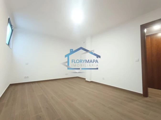 Moradia T4 para Venda em São Domingos de Rana Foto 46