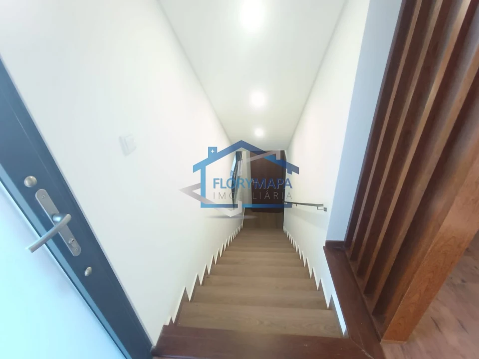 Moradia T4 para Venda em São Domingos de Rana Foto 50