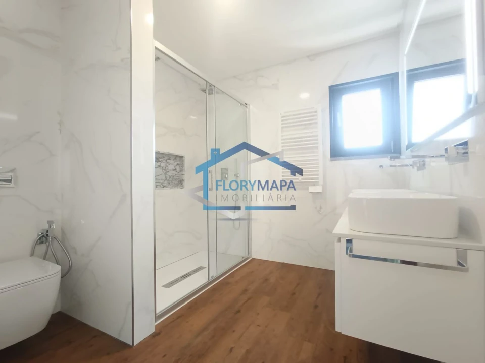 Moradia T4 para Venda em São Domingos de Rana Foto 40