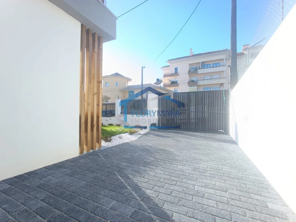 Moradia T4 para Venda em São Domingos de Rana Foto 13