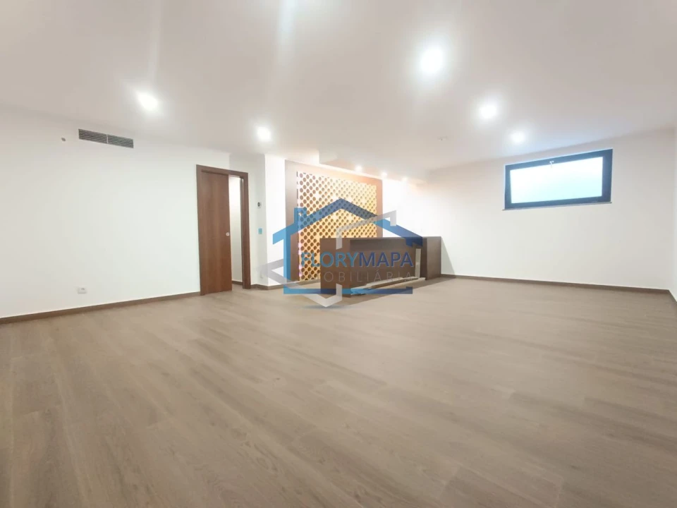 Moradia T4 para Venda em São Domingos de Rana Foto 57