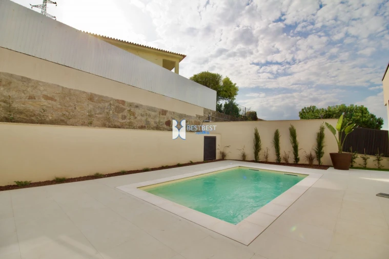 Moradia T4 para Venda em Requião Foto 3