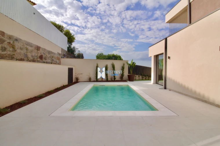 Moradia T4 para Venda em Requião Foto 2