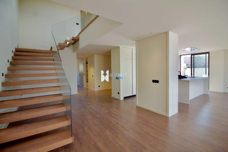 Moradia T4 para Venda em Requião Foto 8