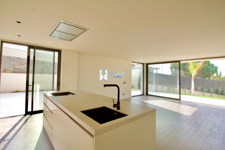 Moradia T4 para Venda em Requião Foto 5