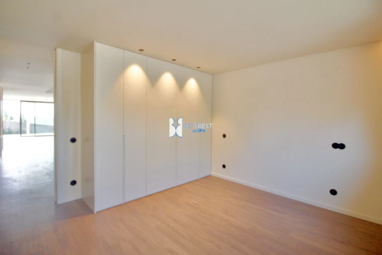 Moradia T4 para Venda em Requião Foto 26