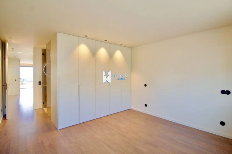 Moradia T4 para Venda em Requião Foto 23