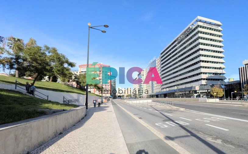 Loja para Arrendamento em Avenidas Novas Foto 59