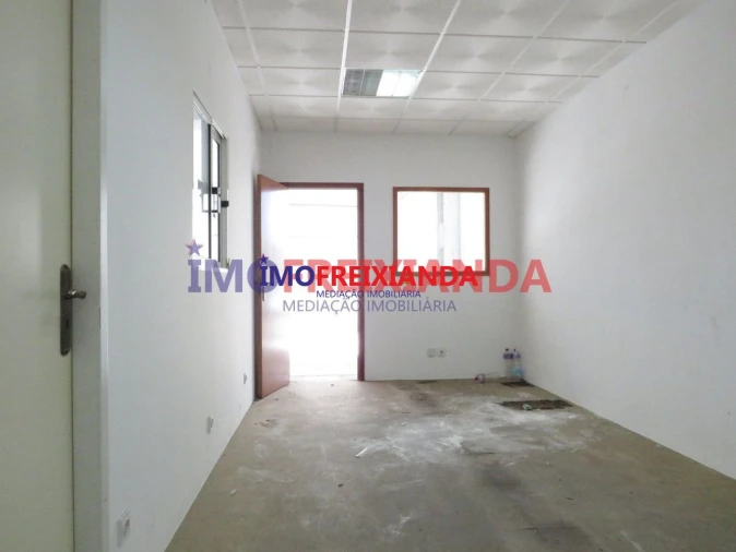 Loja para Arrendamento em Nossa Senhora da Piedade Foto 4