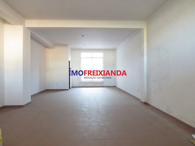 Loja para Venda em Freixianda, Ribeira do Fárrio e Formigais Foto 2