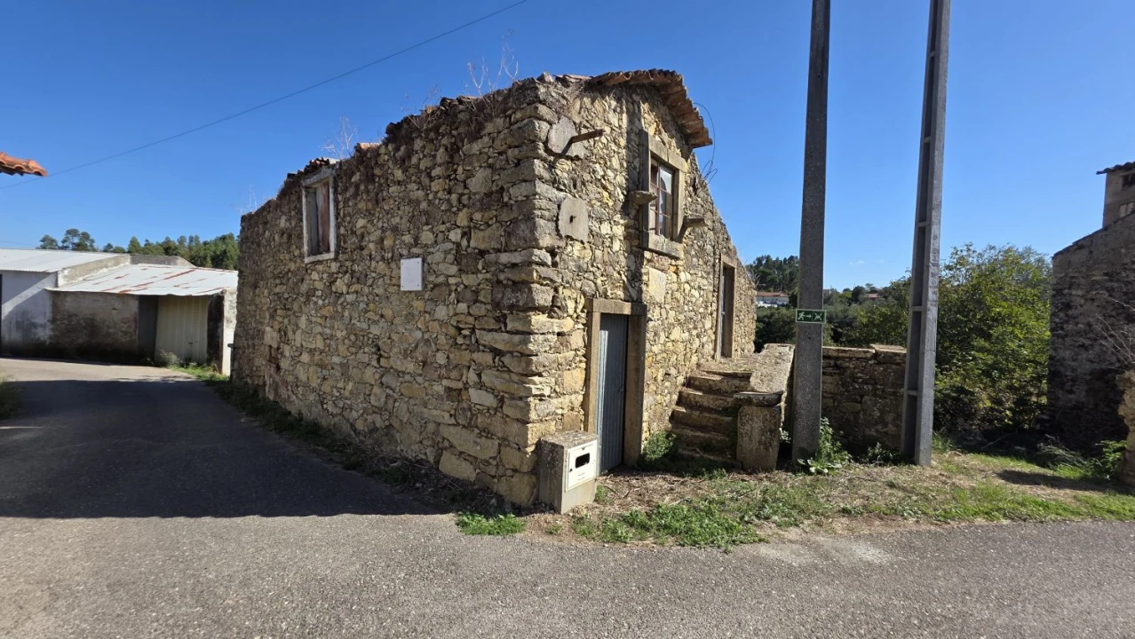 Moradia T3 para Venda em Casais e Alviobeira Foto 2