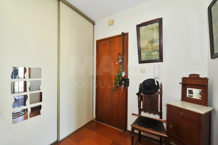 Apartamento T2 para Venda em Santo António dos Cavaleiros e Frielas Foto 3