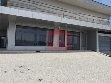 Loja para Arrendamento em Abade de Neiva