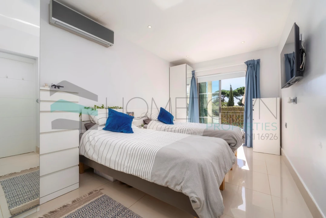 Apartamento T2 para Venda em Quarteira Foto 16