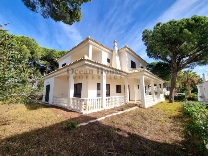 Moradia T5 para Venda em Albufeira e Olhos de Água