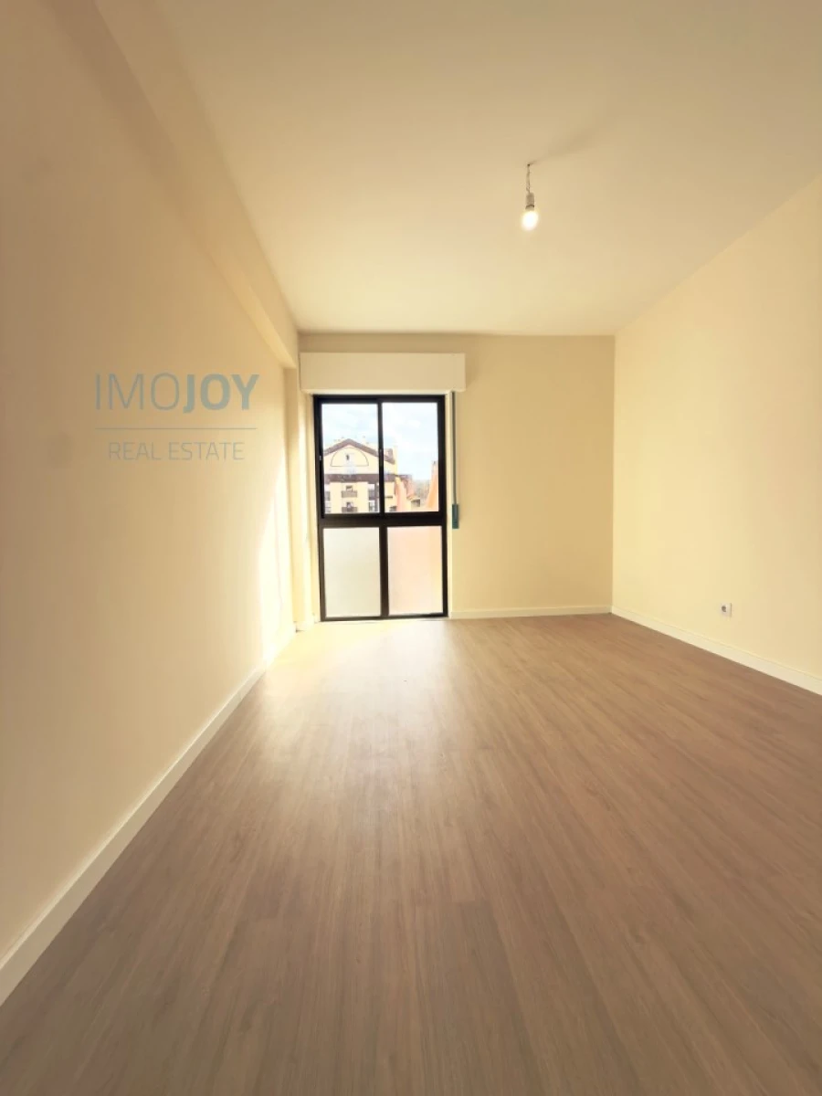 Apartamento T2 para Venda em Algueirão-Mem Martins Foto 11