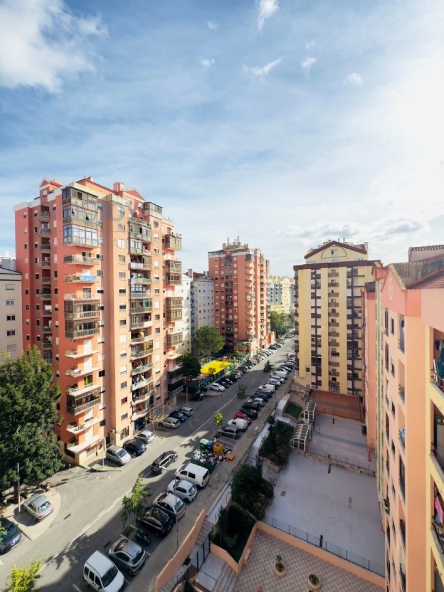 Apartamento T2 para Venda em Algueirão-Mem Martins Foto 17