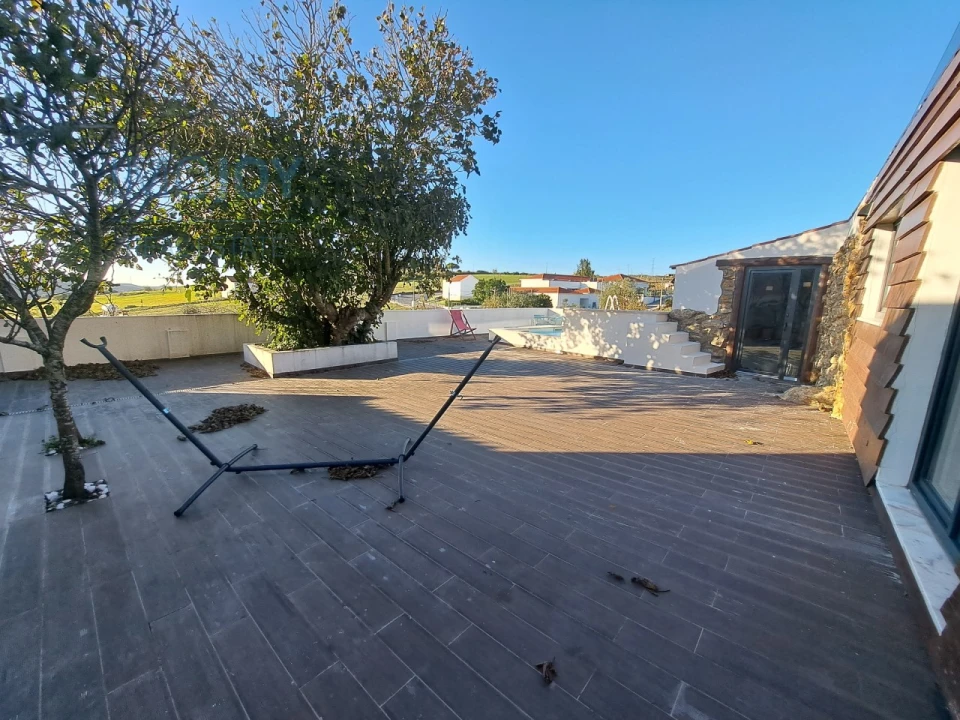 Moradia T3 para Venda em Santiago dos Velhos Foto 2