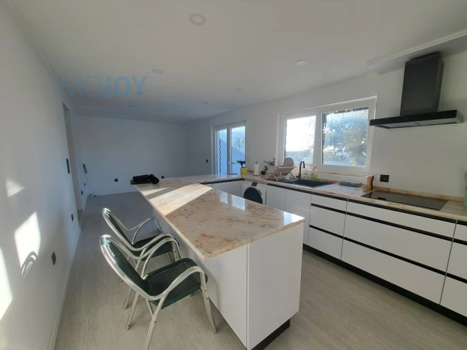 Moradia T3 para Venda em Santiago dos Velhos Foto 9