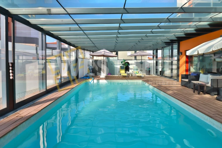 Moradia T4 para Venda em Silveira Foto 5