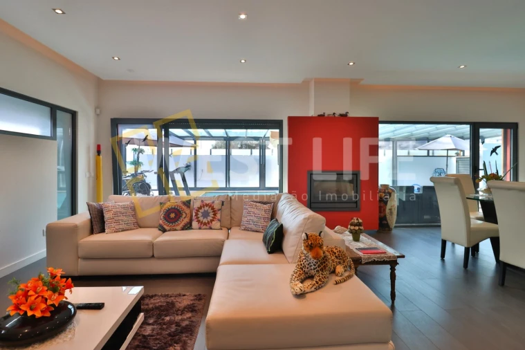 Moradia T4 para Venda em Silveira Foto 3