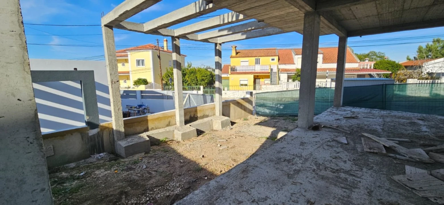 Moradia T4 para Venda em Fernao Ferro Foto 17