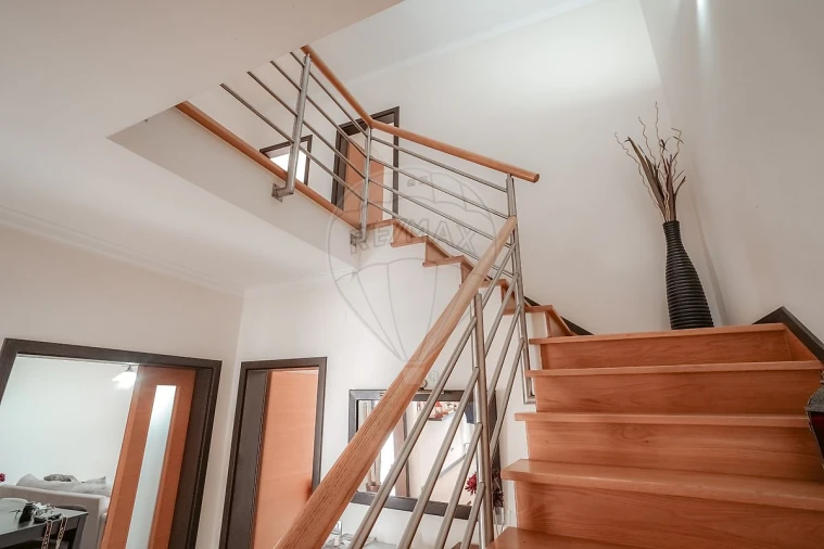 Moradia T4 para Venda em Vale de Santarem Foto 7