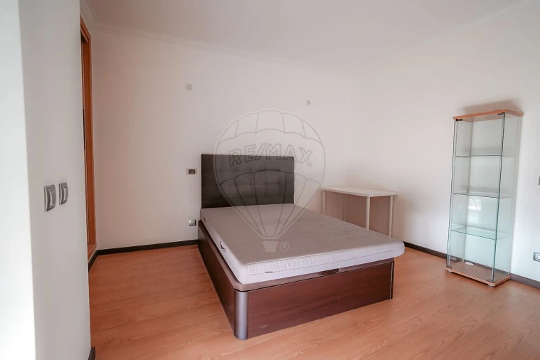 Moradia T4 para Venda em Vale de Santarem Foto 10