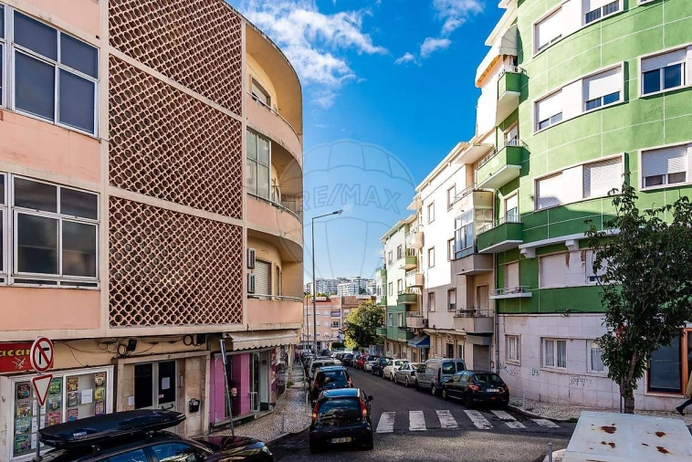 Apartamento T2 para Venda em Queluz e Belas Foto 38