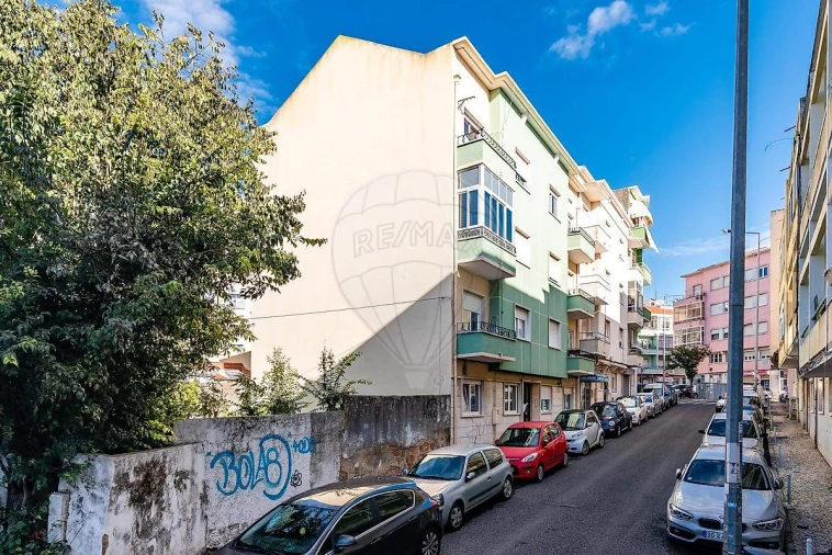 Apartamento T2 para Venda em Queluz e Belas Foto 35