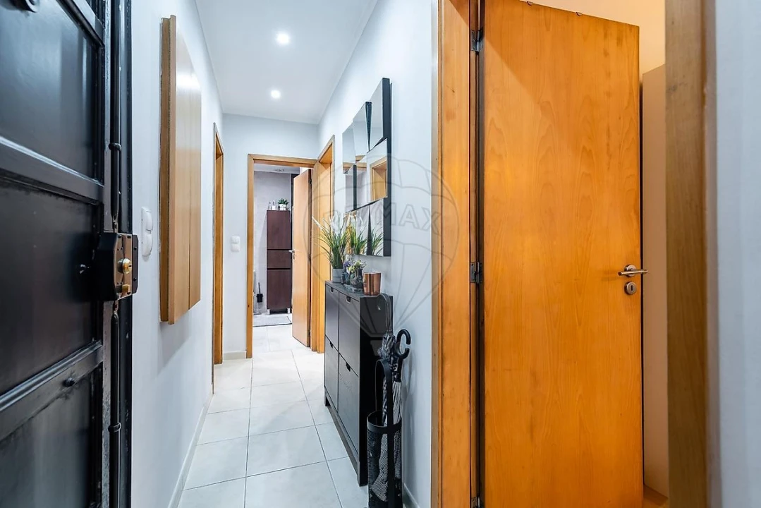 Apartamento T2 para Venda em Queluz e Belas Foto 35