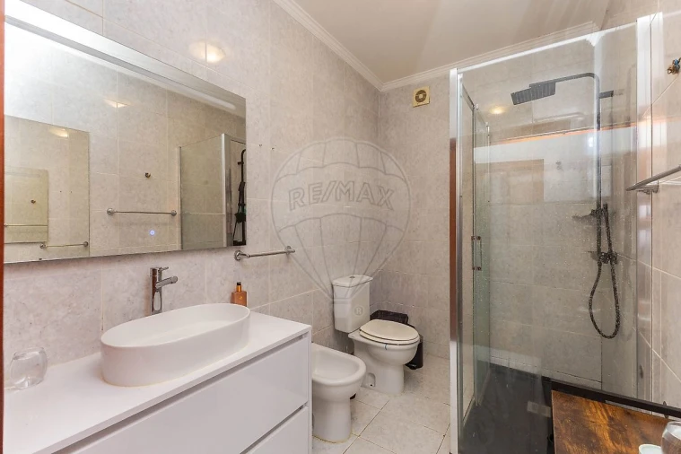 Apartamento T1 para Venda em Oliveira do Douro Foto 22