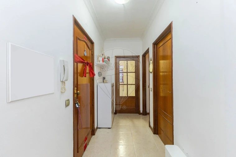 Apartamento T1 para Venda em Oliveira do Douro Foto 8