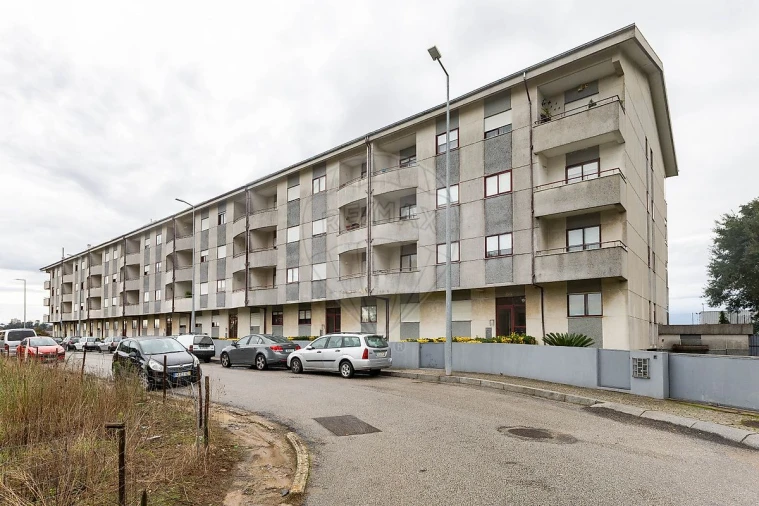 Apartamento T1 para Venda em Oliveira do Douro Foto 3