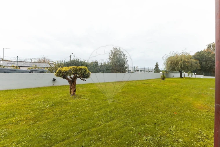 Apartamento T1 para Venda em Oliveira do Douro Foto 16