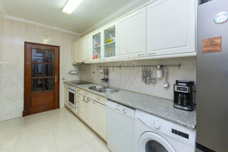 Apartamento T1 para Venda em Oliveira do Douro Foto 17