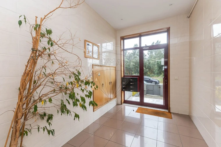 Apartamento T1 para Venda em Oliveira do Douro Foto 2