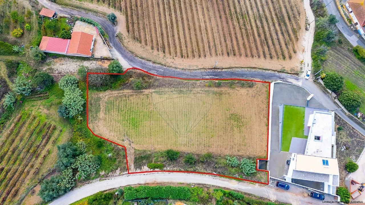 Terreno para Venda em Carvoeira e Carmões Foto 1