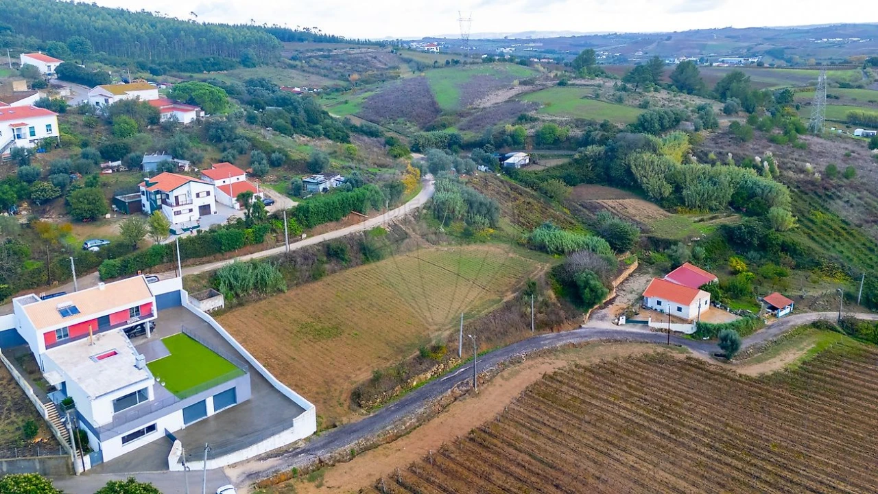 Terreno para Venda em Carvoeira e Carmões Foto 9