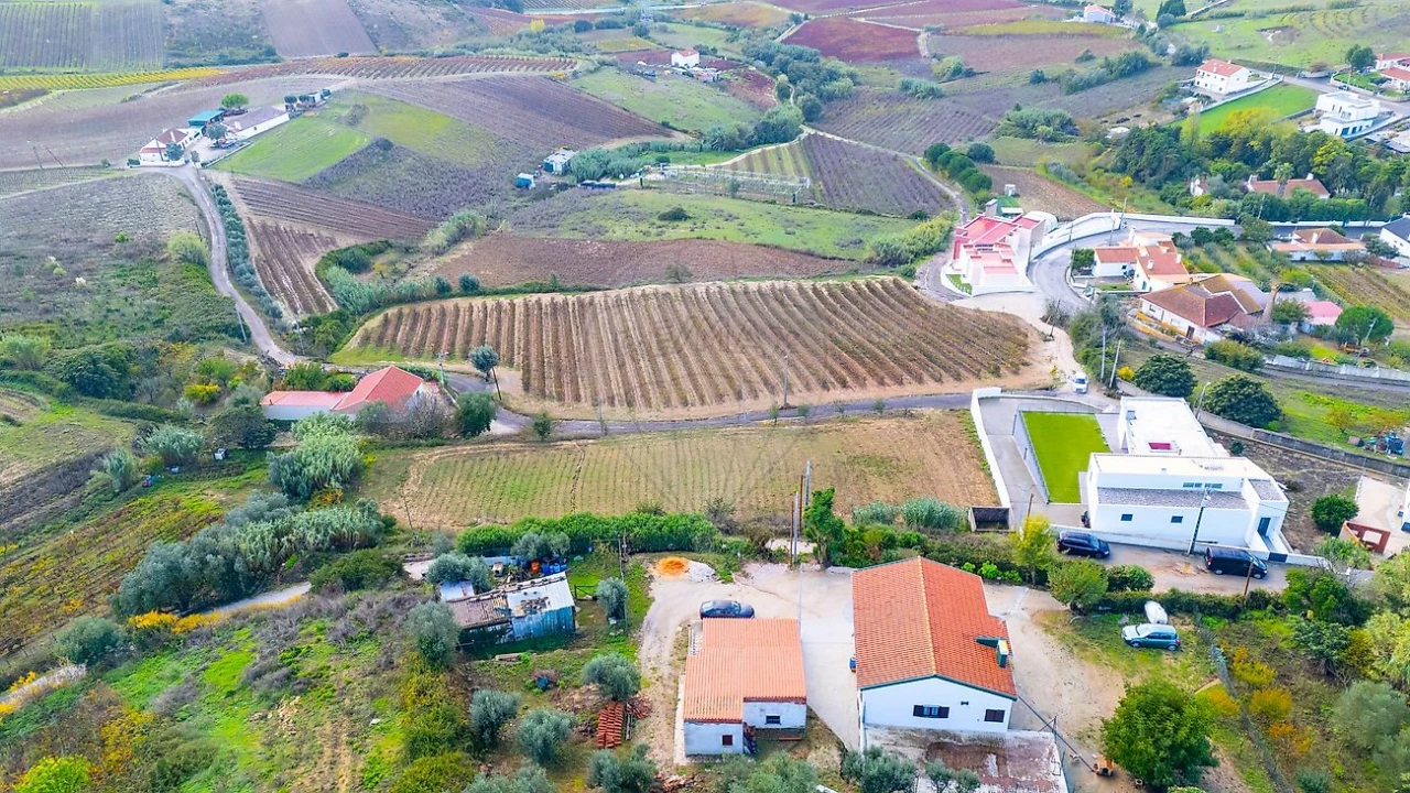 Terreno para Venda em Carvoeira e Carmões Foto 7