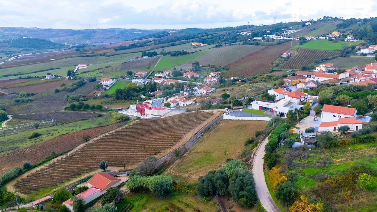 Terreno para Venda em Carvoeira e Carmões Foto 2