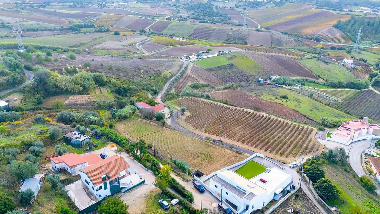 Terreno para Venda em Carvoeira e Carmões Foto 3