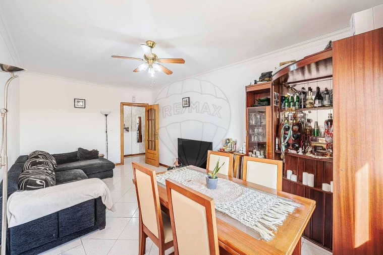 Apartamento T2 para Venda em Cacém e São Marcos Foto 4