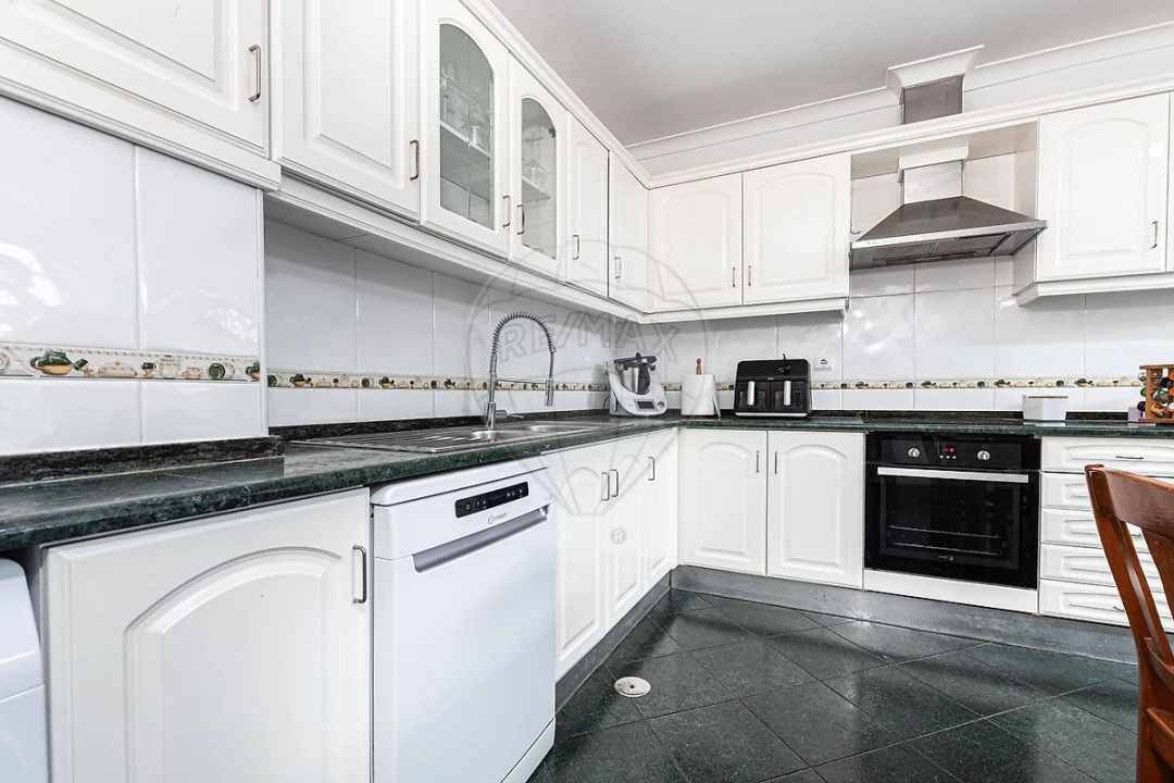 Moradia T5 para Venda em Santa Maria, São Pedro e Matacães Foto 4