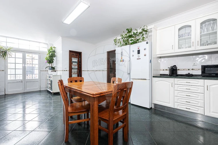 Moradia T5 para Venda em Santa Maria, São Pedro e Matacães