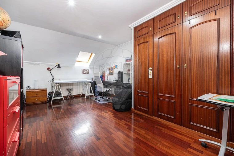 Moradia T5 para Venda em Santa Maria, São Pedro e Matacães Foto 13