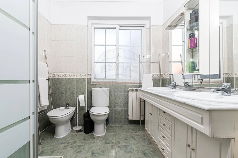 Moradia T5 para Venda em Santa Maria, São Pedro e Matacães Foto 11