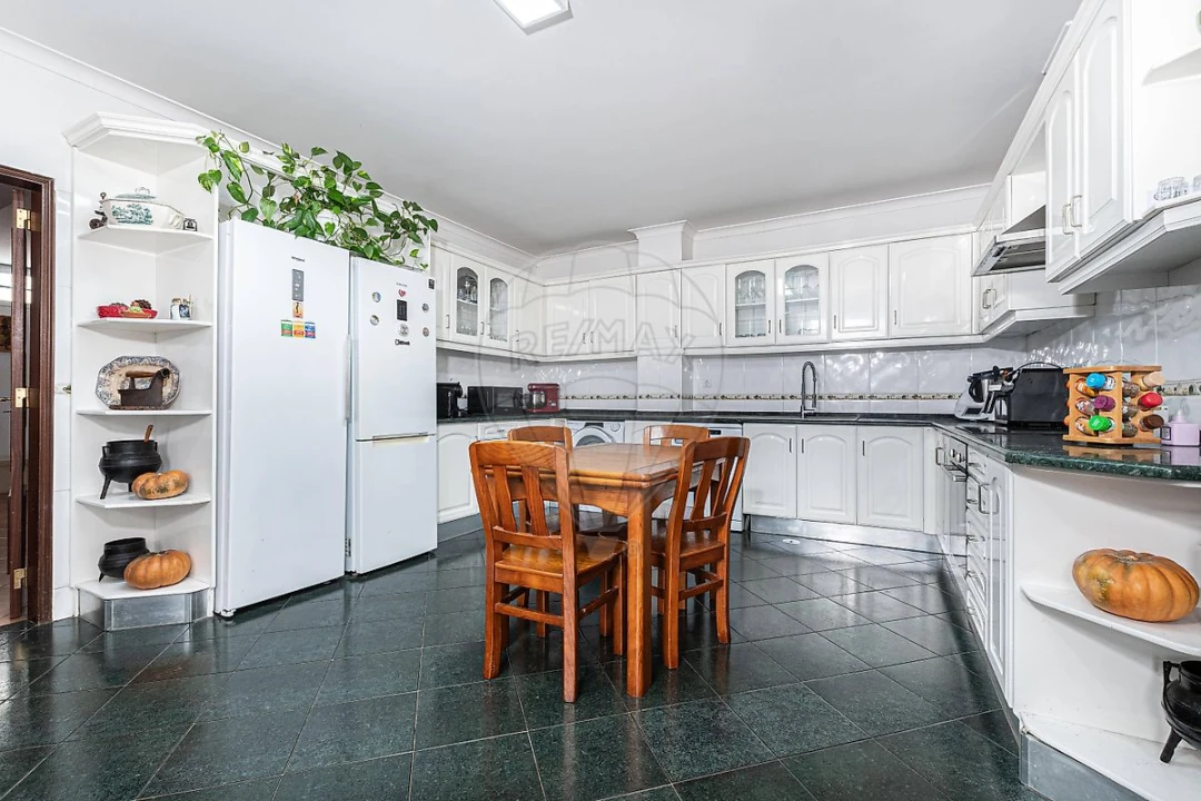 Moradia T5 para Venda em Santa Maria, São Pedro e Matacães Foto 3