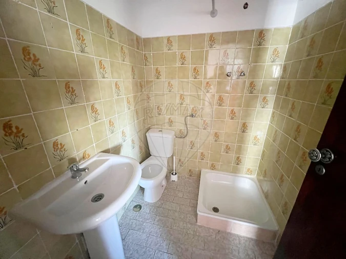 Apartamento T3 para Venda em Carregado e Cadafais Foto 16